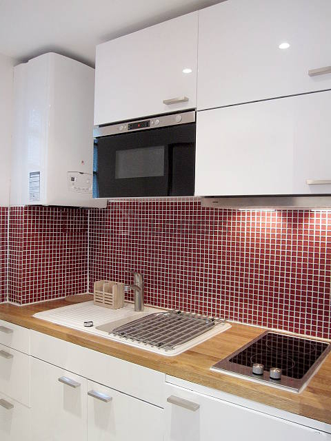 Kitchen where you can have dinner for 2 person(s) equipped with hob, refrigerator, freezer, extractor hood