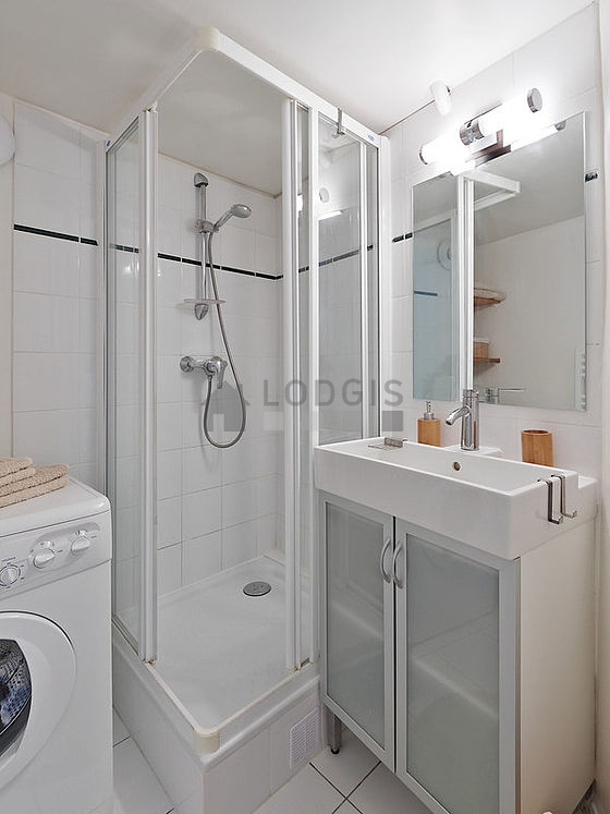 Bathroom equipped with washing machine, dryer, bath towels