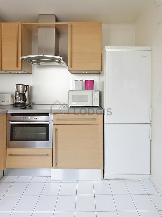 Very bright kitchen with double-glazed windows facing the courtyard