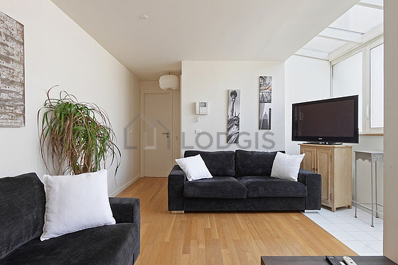 Great, very quiet and very bright sitting room of an apartment in Paris