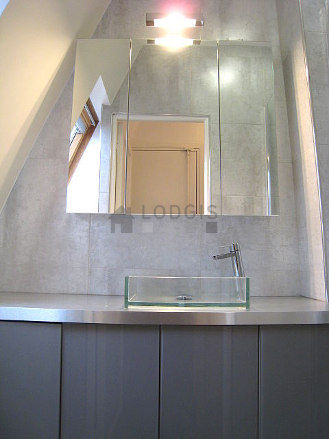 Bathroom equipped with washing machine, dryer, bath towels