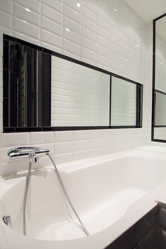 Bathroom equipped with bath towels