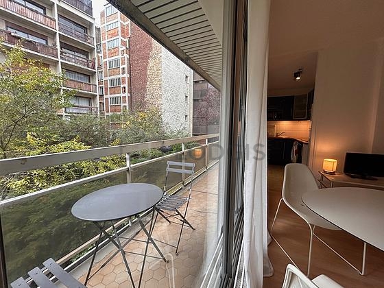 Terrasse avec vue sur cour
