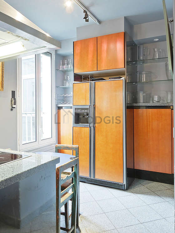 Very bright kitchen with double-glazed windows facing the courtyard