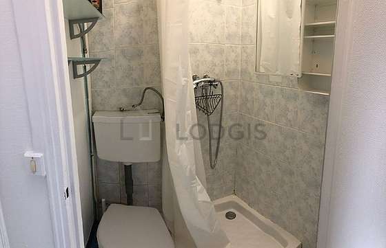 Bathroom with linoleumfloor