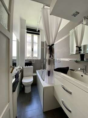 Pleasant and bright bathroom with windows and with linoleumfloor