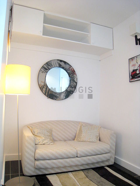 Very quiet alcove equipped with 1 sofabed(s) of 120cm, wardrobe, shelves