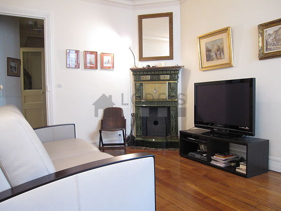 Beau séjour lumineux d'un appartement à Paris