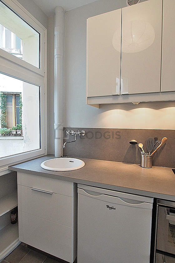 Cuisine dînatoire pour 2 personne(s) équipée de lave vaisselle, plaques de cuisson, réfrigerateur, freezer