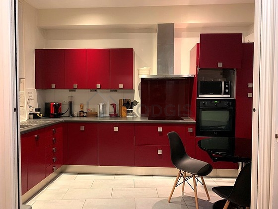 Great kitchen of 8m² with tile floor