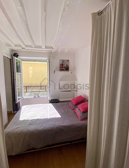 Chambre de 9m² avec du parquet au sol