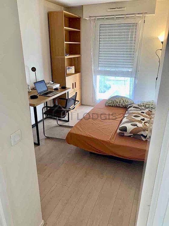 Chambre de 11m² avec la moquette au sol