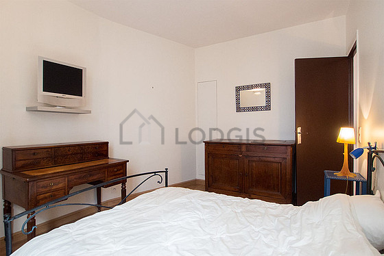 Very quiet bedroom for 2 persons equipped with 1 bed(s) of 160cm