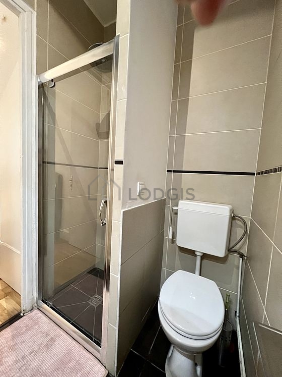 Bathroom equipped with bath towels