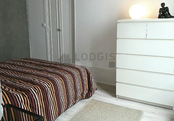 Bedroom with the carpeting floor