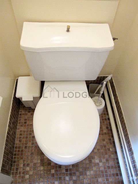 Toilettes indépendantes de la salle d'eau