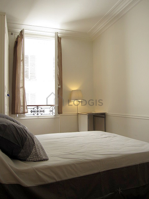 Very quiet bedroom for 2 persons equipped with 1 bed(s) of 140cm