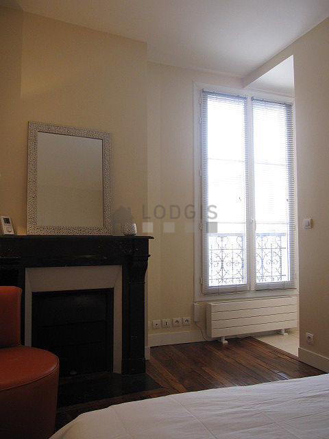Very quiet bedroom for 2 persons equipped with 1 bed(s) of 140cm