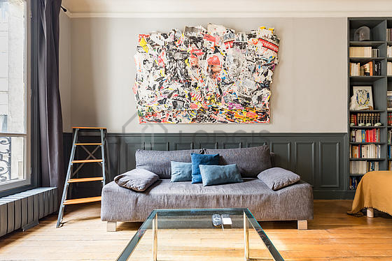 Beautiful, very quiet and bright sitting room of an apartment in Paris