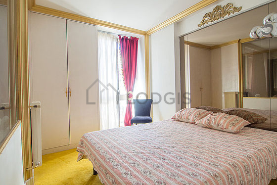 Quiet bedroom for 2 persons equipped with 1 bed(s) of 160cm