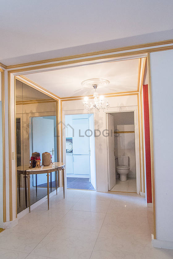 Beautiful entrance with marble floor