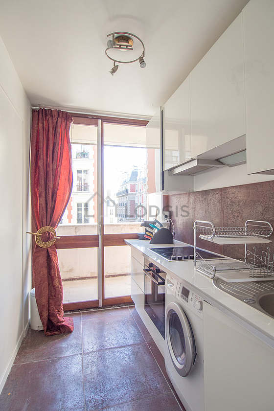 Kitchen equipped with washing machine, dryer, refrigerator, extractor hood