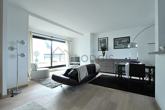 Very quiet living room furnished with tv, dvd player, 2 armchair(s), 4 chair(s)