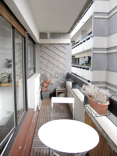 Terrasse équipée de table à manger, 2 chaise(s)