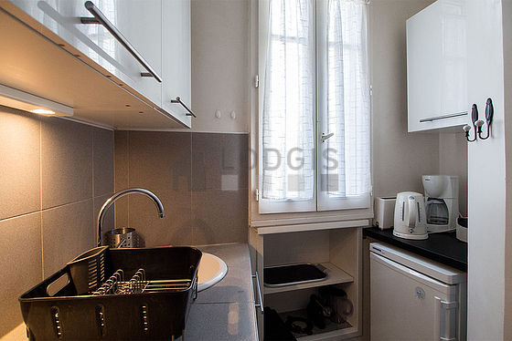 Kitchen with windows facing the courtyard
