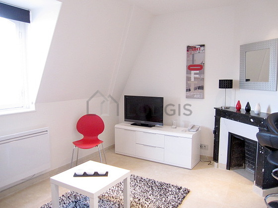 Séjour équipé de 1 canapé(s) lit(s) de 160cm, télé, penderie, placard