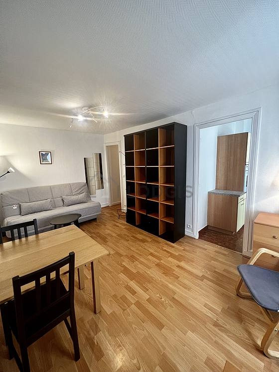 Séjour équipé de 1 canapé(s) lit(s) de 140cm, télé, 1 fauteuil(s), 2 chaise(s)