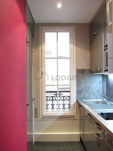 Beautiful kitchen of 4m² with tile floor