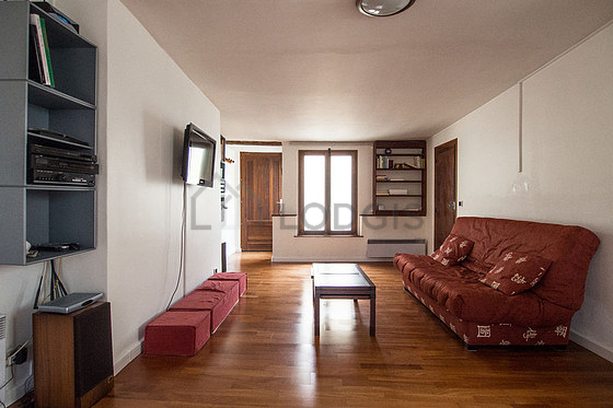 Séjour très calme équipé de 1 canapé(s) lit(s) de 140cm, télé, chaine hifi