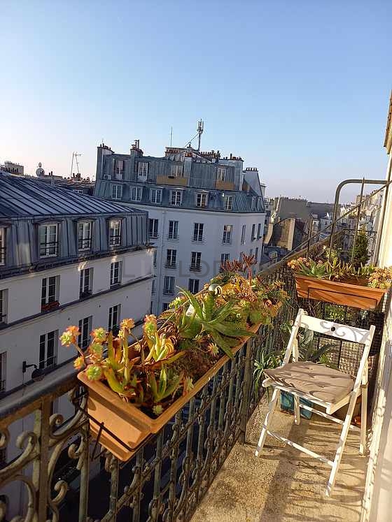 Séjour calme et lumineux d'un appartement à Paris