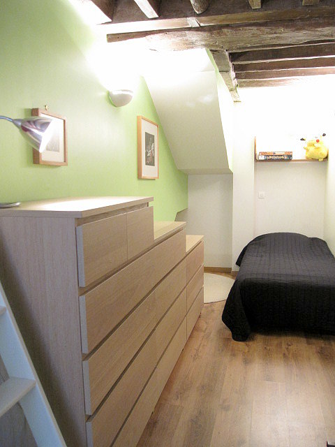 Chambre très calme pour 2 personnes équipée de 1 lit(s) de 80cm, 1 lit(s) mezzanine de 90cm