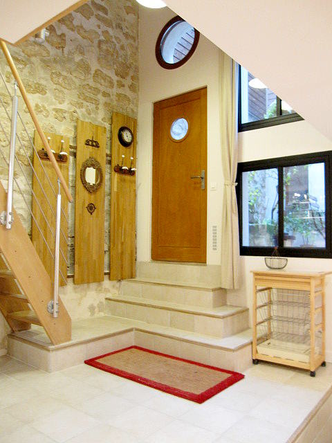 Entrance with tile floor