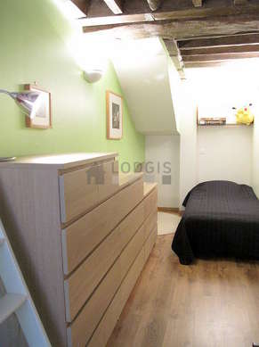 Very quiet bedroom for 2 persons equipped with 1 bed(s) of 80cm, 1 loft bed(s) of 90cm