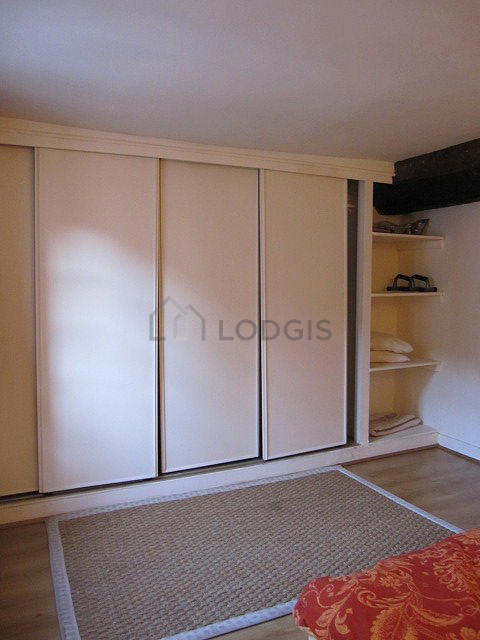 Quiet bedroom for 2 persons equipped with 1 bed(s) of 160cm