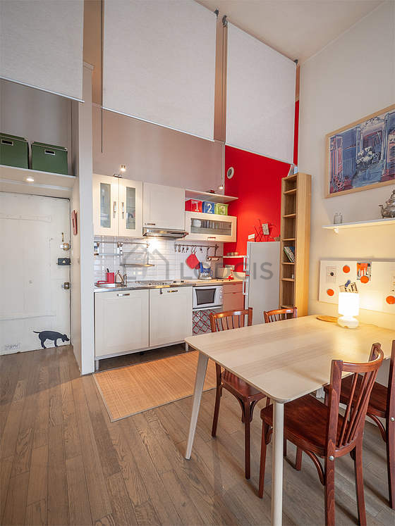 Belle cuisine avec du parquet au sol