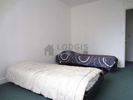Quiet bedroom for 2 persons equipped with 2 bed(s) of 80cm