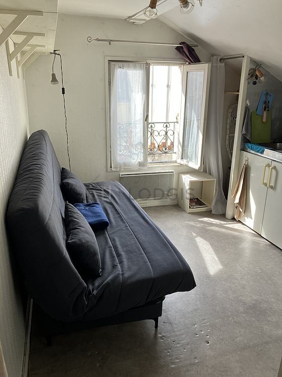 Living room of 7m² with linoleum floor