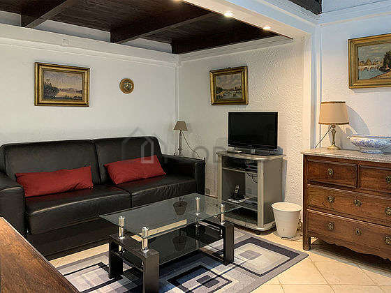 Very quiet living room furnished with 1 sofabed(s) of 140cm, coffee table, storage space, 2 chair(s)