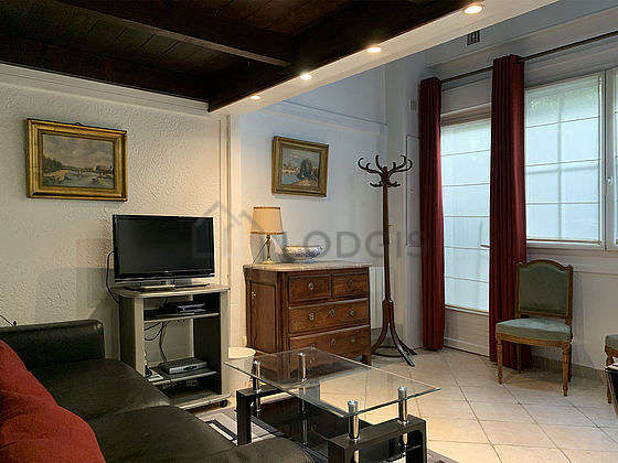 Beautiful, very quiet sitting room of an apartmentin Paris