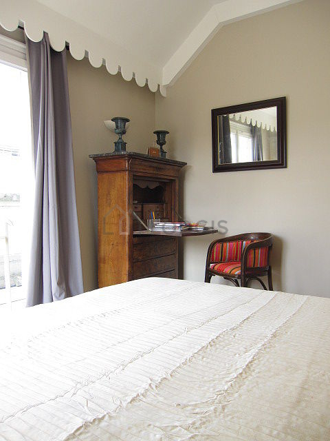 Quiet bedroom for 2 persons equipped with 1 bed(s) of 160cm