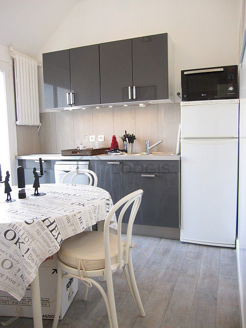 Kitchen where you can have dinner for 4 person(s) equipped with washing machine, refrigerator, crockery