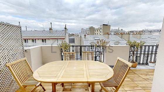 Grande terrasse calme et très lumineuse