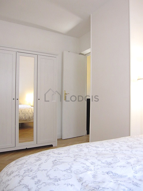 Quiet bedroom for 2 persons equipped with 1 bed(s) of 160cm
