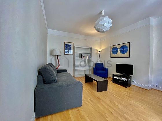 Living room of 15m² with wooden floor