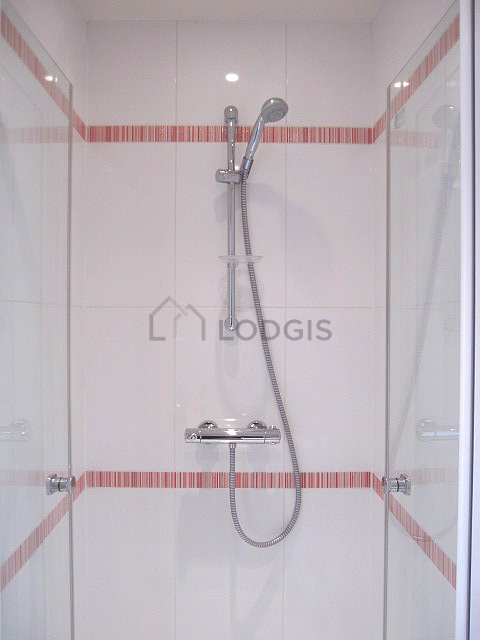 Beautiful and bright bathroom with tile floor