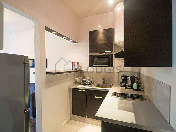 Great kitchen of 5m²opens on the living room with tilefloor